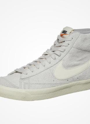 Кроссовки blazer mid '77 premium vintage (light bone / coconut milk / medium grey)2 фото