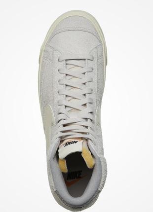 Кроссовки blazer mid '77 premium vintage (light bone / coconut milk / medium grey)4 фото