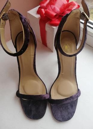 Босоножки 39р