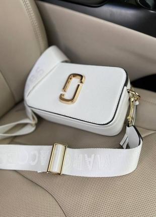 Marc jacobs snapshot white/gold женская белая маленькая брендовая стильная сумочка с ремешком трендова жіноча міні сумочка біла марк джейкобс