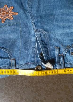Стильная джинсовая юбка с аппликацией5 фото