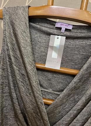 Очень красивая и стильная брендовая футболка.