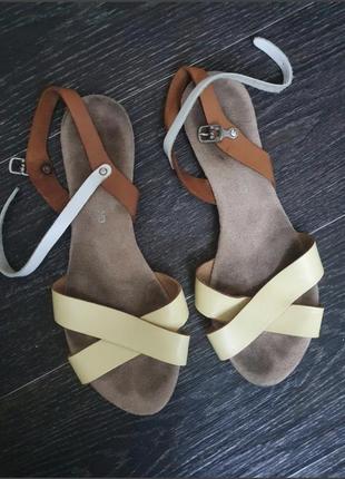 Босоножки на низкой подошве натуральная кожа размер 38