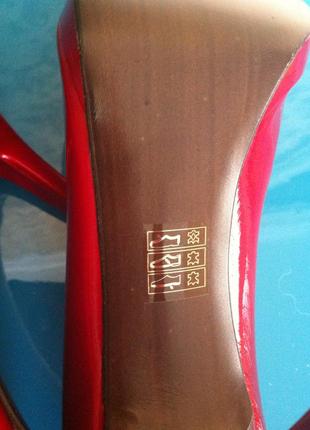 Туфли кожаные итальянские -  красные – лакированные++ - stuart weitzman8 фото