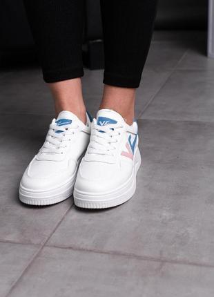 Белые женские кроссовки3 фото