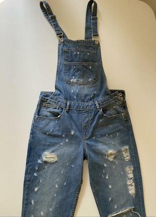 Джинсовий комбінезон, джинси