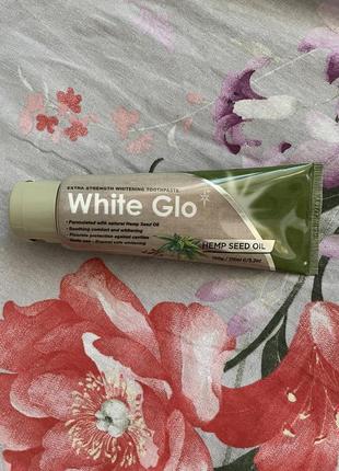 Відбілююча зубна паста white glo hemp seed oil