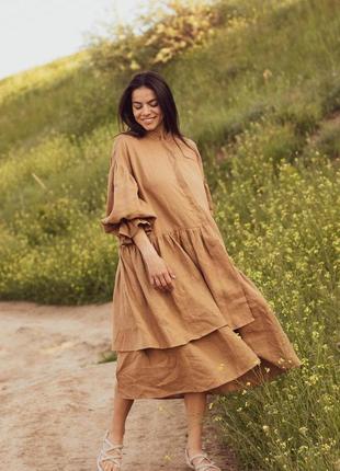 Бежевое платье миди с рукавами-фонариками и юбкой с воланами в стиле бохо из натурального льна4 фото
