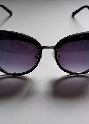 Трендовые солнцезащитные очки кошки лисички cat eye градиентные чёрные