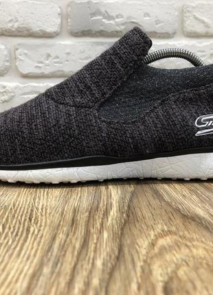 Кроссовки слипоны skechers ,размер 39 ,длина стельки (25.5см.) ,в отличном состоянии! оригинал!