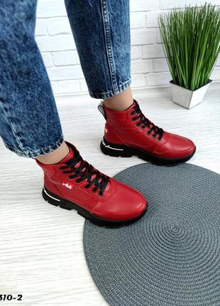 Женские зимние ботинки красного цвета5 фото