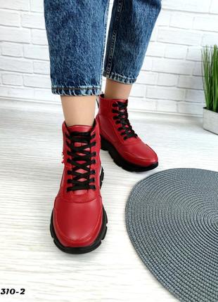 Женские зимние ботинки красного цвета4 фото
