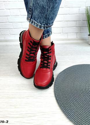 Женские зимние ботинки красного цвета9 фото