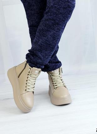 Женские зимние ботинки бежевого цвета3 фото