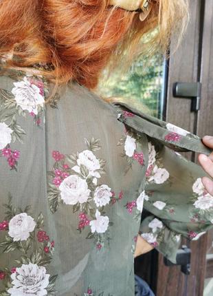 Блуза полупрозрачная шифоновая с рюшей волан жабо в принт цветы new look воротник стойка7 фото