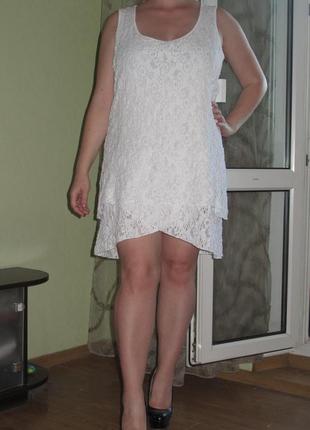 Чудесное белое кружевное платье с оборками от бренда vetono5 фото