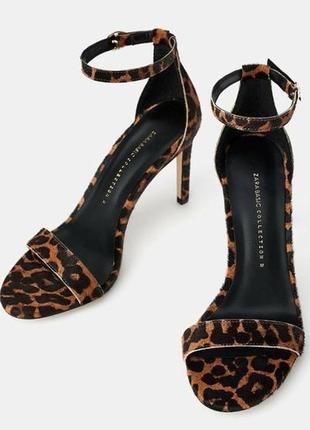 Zara босоножки с леопардовым принтом