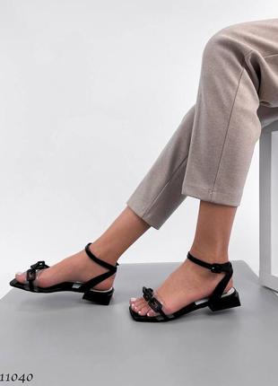 Босоножки сандали женские на квадратном каблуке с цепочкой цепью прозрачные8 фото