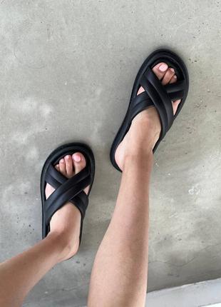 Мега стильные кожаные шлёпанцы