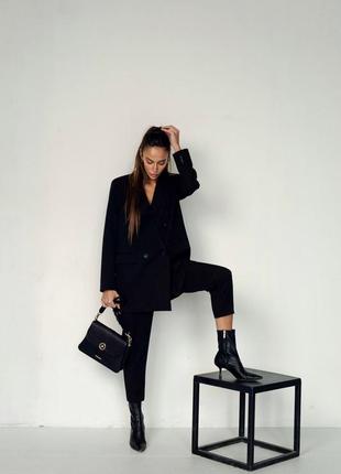 Класичний брючний костюм: піджак + брюки