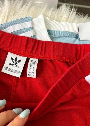 Шикарні червоні лосінки adidas з нових колекцій9 фото