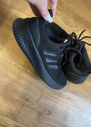 Чорні кросівки adidas , кросівки