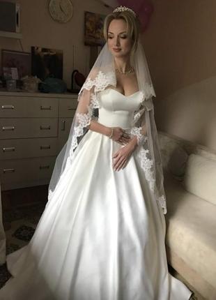 Красиве атласна весільна сукня кольору айворі6 фото