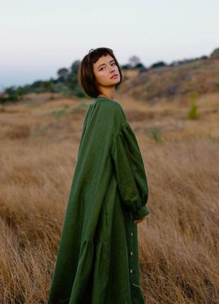 Зеленое платье макси с объемными рукавами и пышной юбкой с воланами из натурального льна2 фото