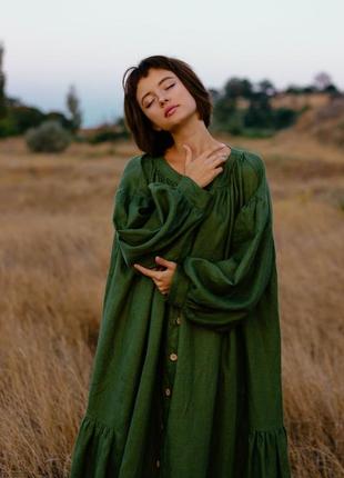 Зеленое платье макси с объемными рукавами и пышной юбкой с воланами из натурального льна4 фото