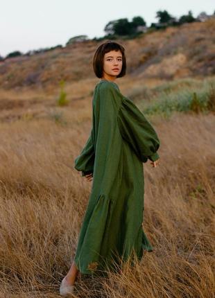Зеленое платье макси с объемными рукавами и пышной юбкой с воланами из натурального льна6 фото