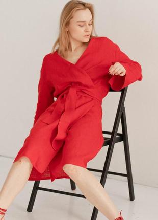 Червона сукня кімоно на запах з поясом з натурального льону
