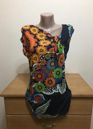 Красивая футболка desigual by lacroix. в наличии