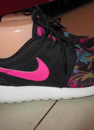 Кроссовки nike wmns roshe one print 40 р. оригинал