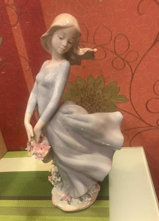 Статуэтка «девочка с цветами» фарфор