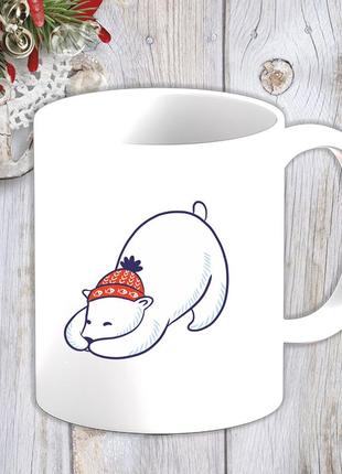Белая кружка (чашка) с новогодним принтом белый медведь в шапке