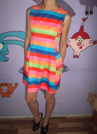 Платье яркое нереальное