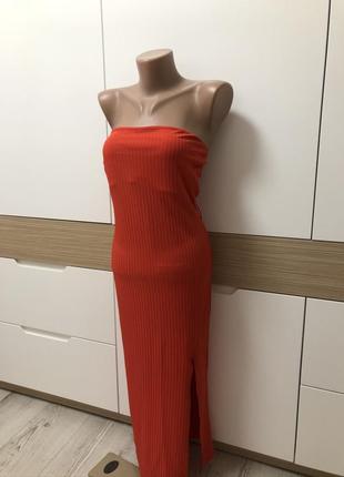 Платье сарафан красивого алого цвета бондо с разрезом