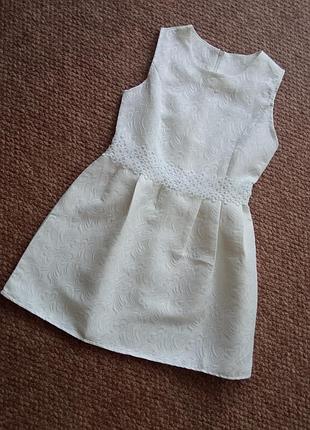 Белое платье