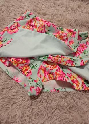 Яркие шорты-юбка в цветочный принт2 фото