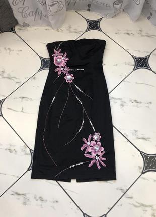 Платье с вышивкой