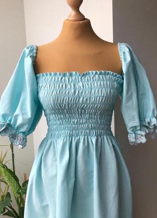 Платье с вышивкой