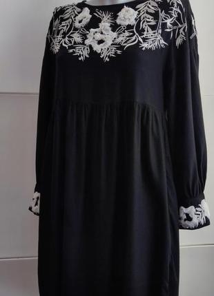 Приваблива сукня zara  чорного кольору з вишивкою7 фото