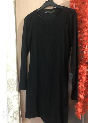 Красивое чёрное платье с оригинальной спинкой zara