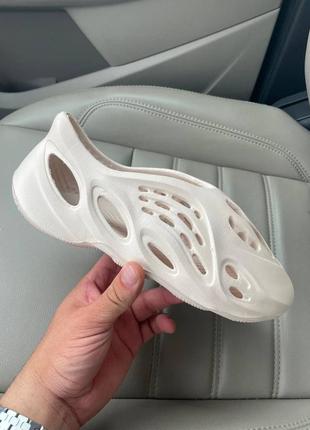 Тапочки yeezy foam runner cream