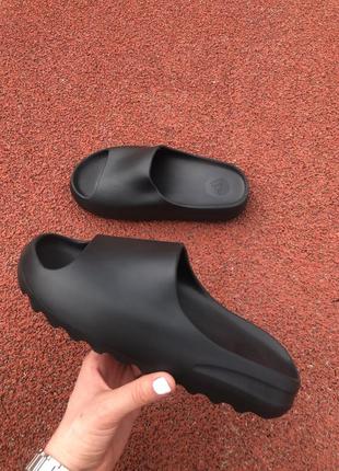 Тапочки adidas yeezy slide black