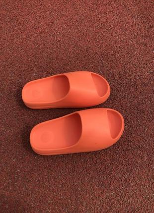 Тапочки adidas yezzy slide orange3 фото