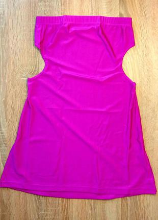 Яскрава футболка.