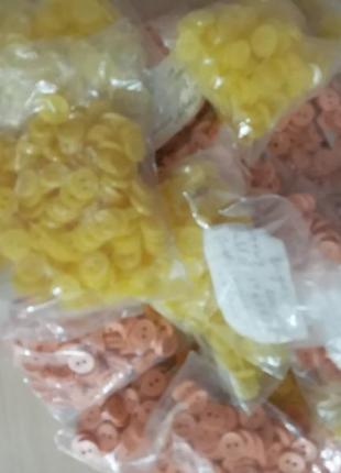 Новые пуговицы желтые и оранж упаковка 200шт-25гр2 фото