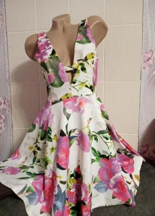 Сукня в квітковий принт5 фото