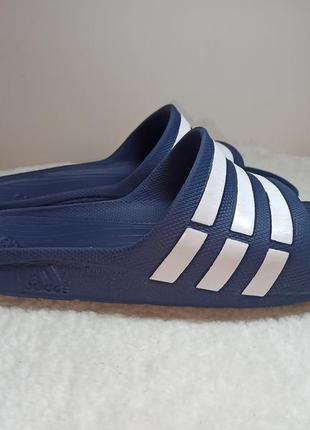 Сланці шльопанці adidas duramo1 фото